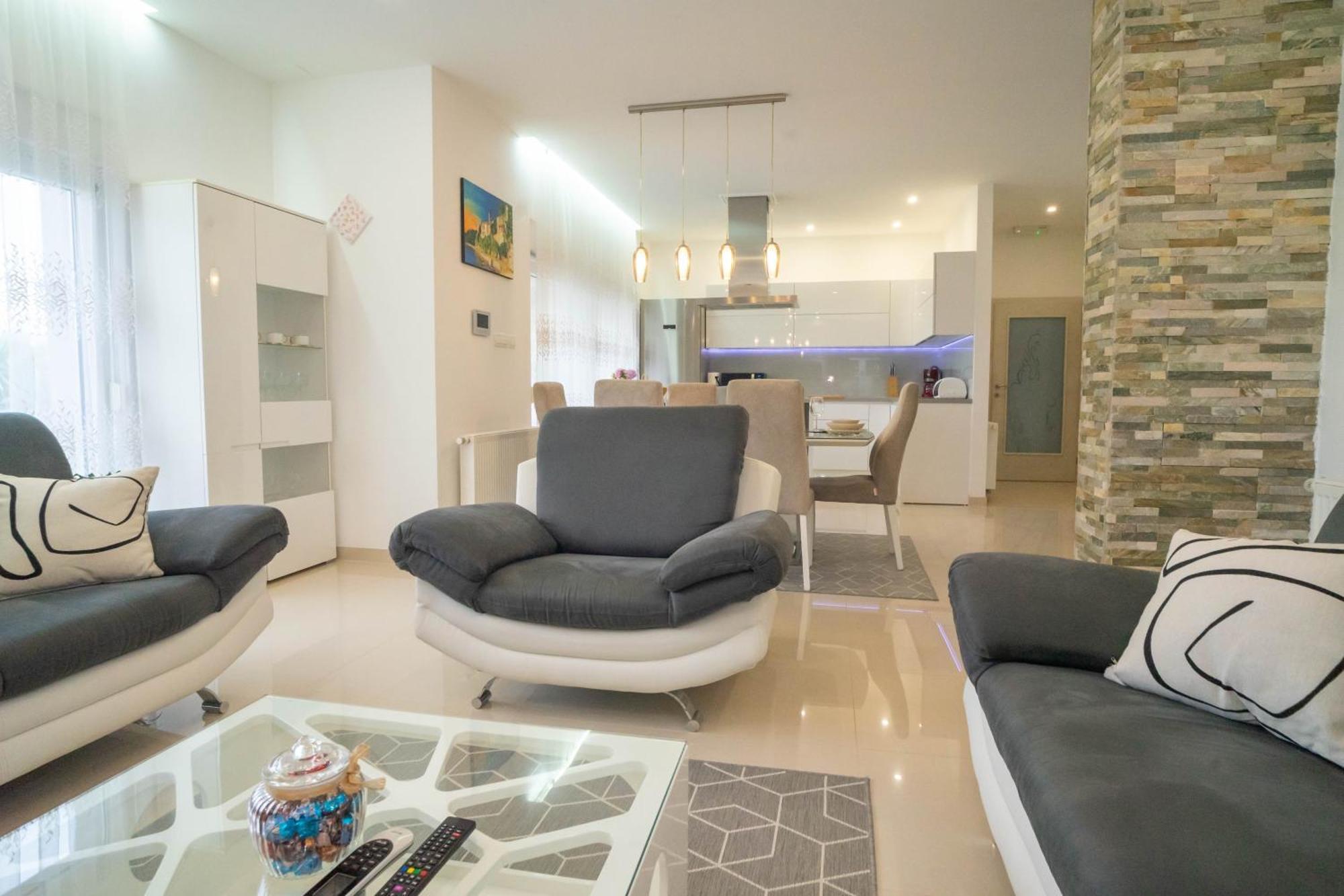 Nora Makarska Apartment
