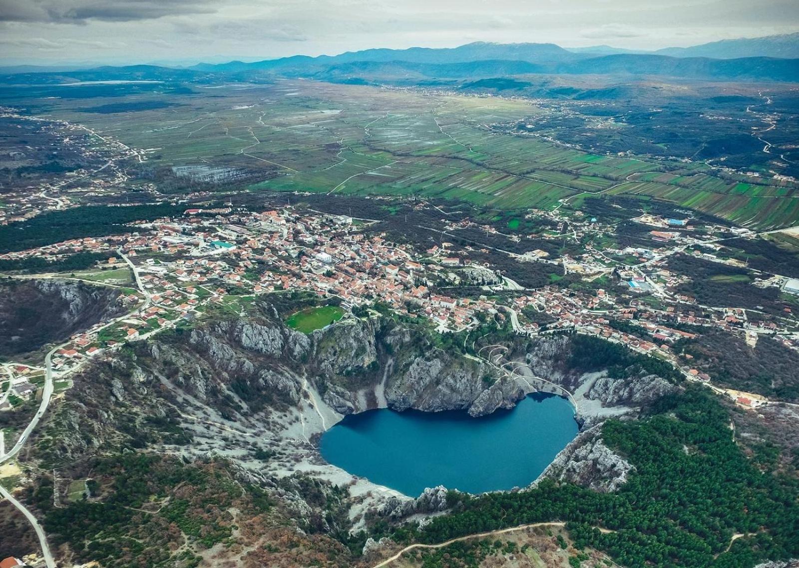 Nora Makarska *